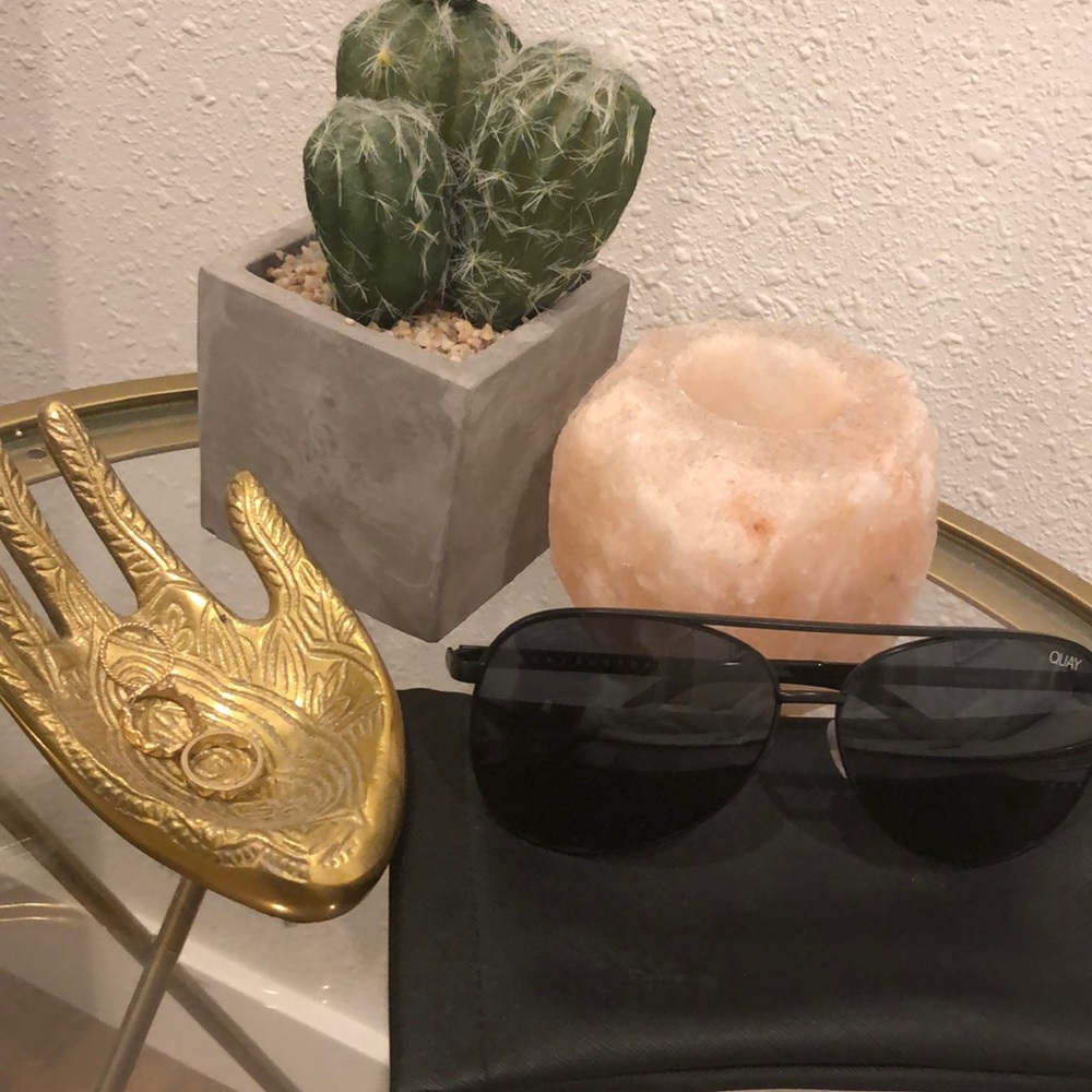 QUAY “Vivienne” Sunglasses